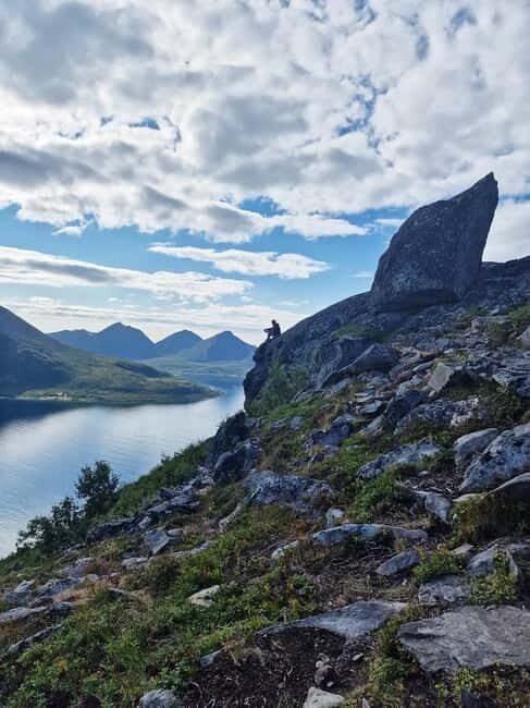 Tromsø: Northern Lights Adventure in Tromsø with Free Photos - Why This Tour Offers Good Value