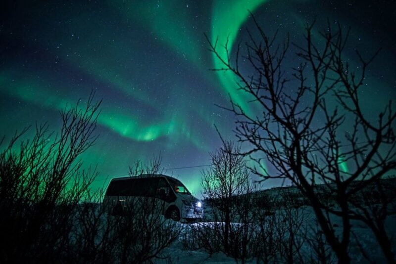 Tromsø: Northern Lights by Minibus with Photos & bodysuits - FAQ