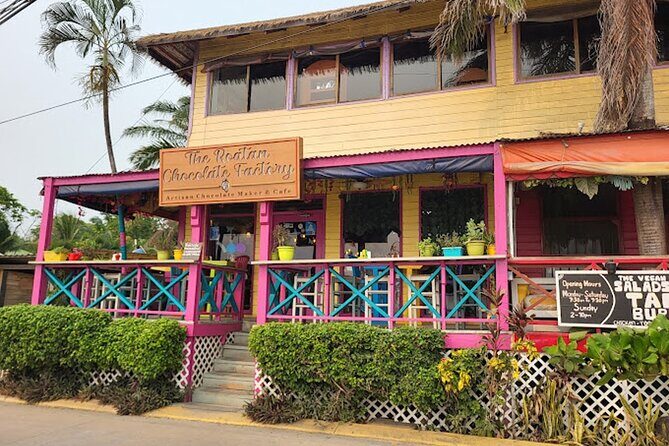 Tropical Experience in Roatan: Animals, Chocolate, and Rum - Key Points