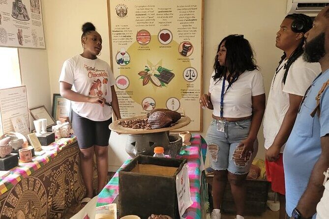 Tropical Experience in Roatan: Animals, Chocolate, and Rum - Authentic Experiences and Authentic Guides