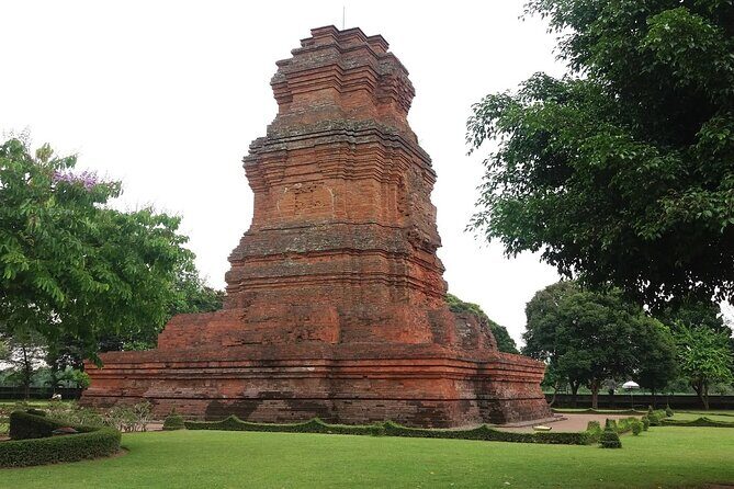 Trowulan Tour Ruin of Majapahit Kingdom from Surabaya - The Guide Experience