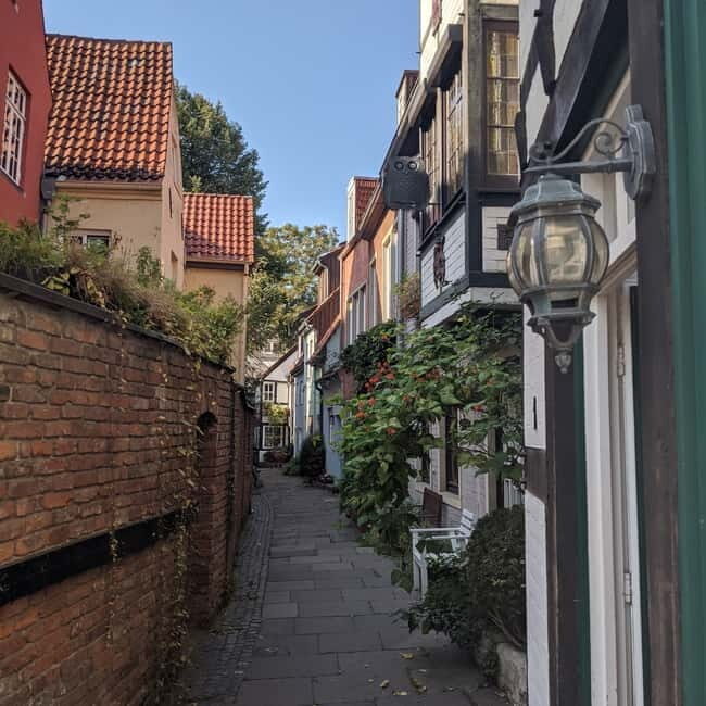 Truth or lie? A special tour in Bremen's Old town (groups) - Experience Bremen’s Old Town Through a Unique Twist: “Truth or Lie” Tour