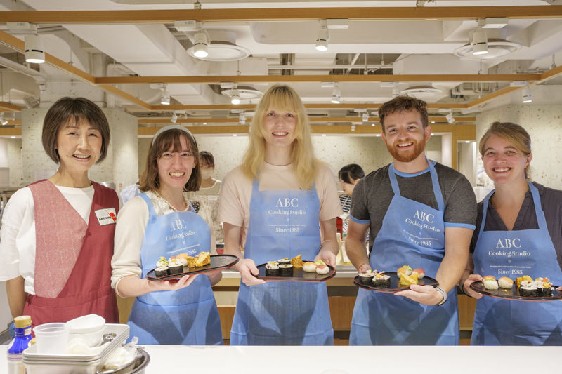 Tsukiji Outer Fish Market Tour and Rolled Sushi Class in Tokyo - At a glance: what makes this tour useful