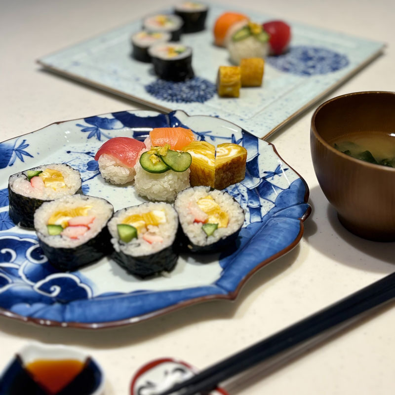 Tsukiji Outer Fish Market Tour and Rolled Sushi Class in Tokyo - Making sushi, temari, and tamagoyaki