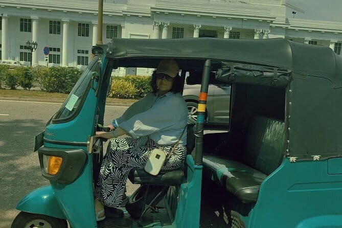 Tuk-Tuk City Tour Colombo SL - Authentic Experiences and Authentic Insights