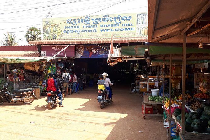 Tuk Tuk Journey: Exploring Rural Life and Silk Farm Craftsmanship - Key Points