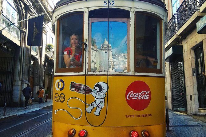 Tuk tuk Lisbon a discovery à la carte without fatigue. Lisbon differently.01 - Who Should Book This Tour?