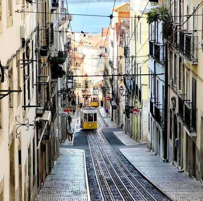 Tuk-Tuk sightseeing in lisbon(Old town) - FAQs