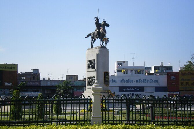 Tuk-Tuk Tour of Bangkok's Nighttime Food Temples and Markets - Key Points
