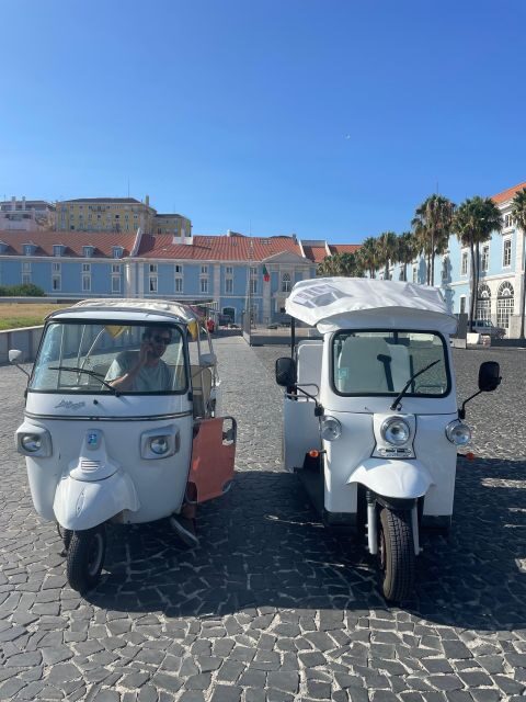 Tuktuk tour in lisbon - viewpoints - street art - churches - FAQ