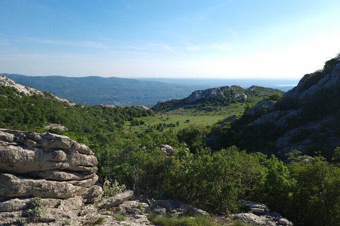 TuLove 4L, Velebit Safari, 4x4 off-road and hiking - Why This Tour Offers Great Value
