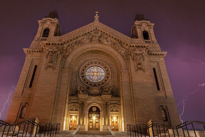 Twin City Ghosts Tour By US Ghost Adventures - Discover the Haunted Side of Minneapolis-Saint Paul with the Twin City Ghosts Tour