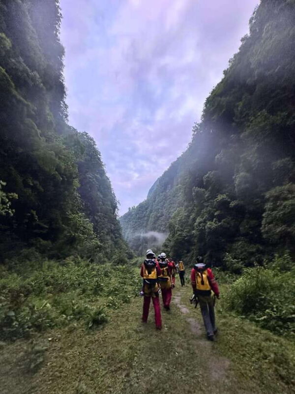 Two dragon den caving experience - The Details: What to Expect from the Two Dragon Den Caving Experience