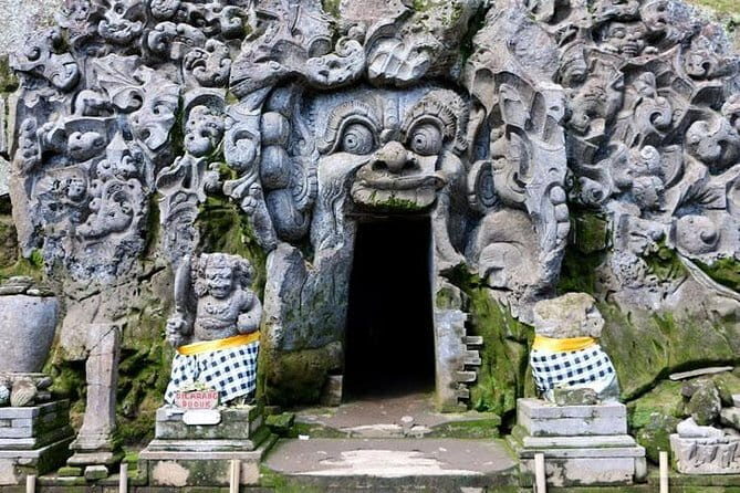 Ubud: Holy Water Temple, Volcano View, Rice Terrace, MonkeyForest - Key Points