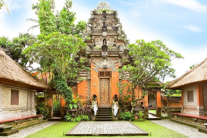 Ubud Tours: Culture, Palace, Temple, Rice field walks, Local show, Monkey Forest - Discovering Bali’s Heart: An In-Depth Look at the Ubud Tour