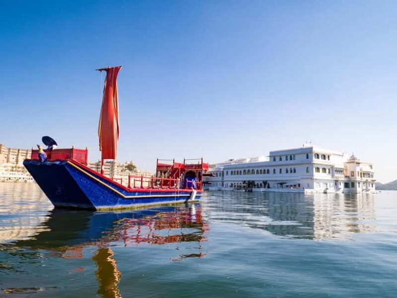 Udaipur: City of Lakes Full-Day Guided Tour - Key Points