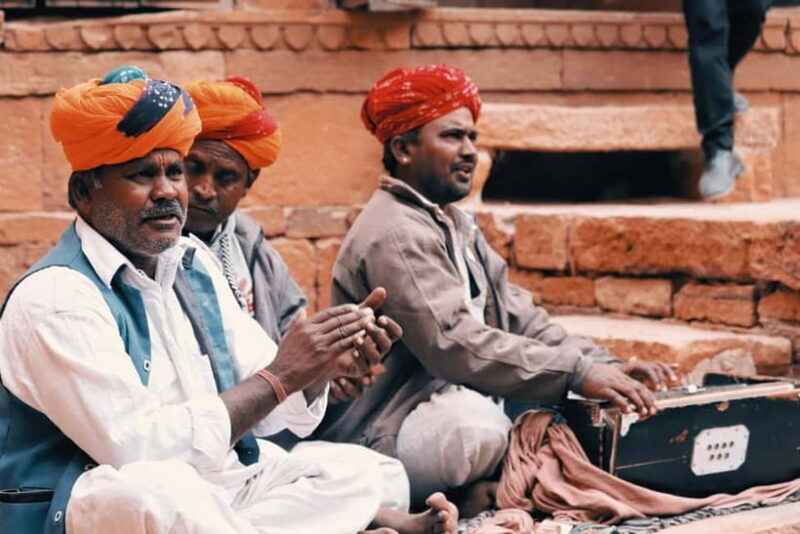 Udaipur: City Palace, Jagdish Temple, and Lake Pichola Tour - Key Points