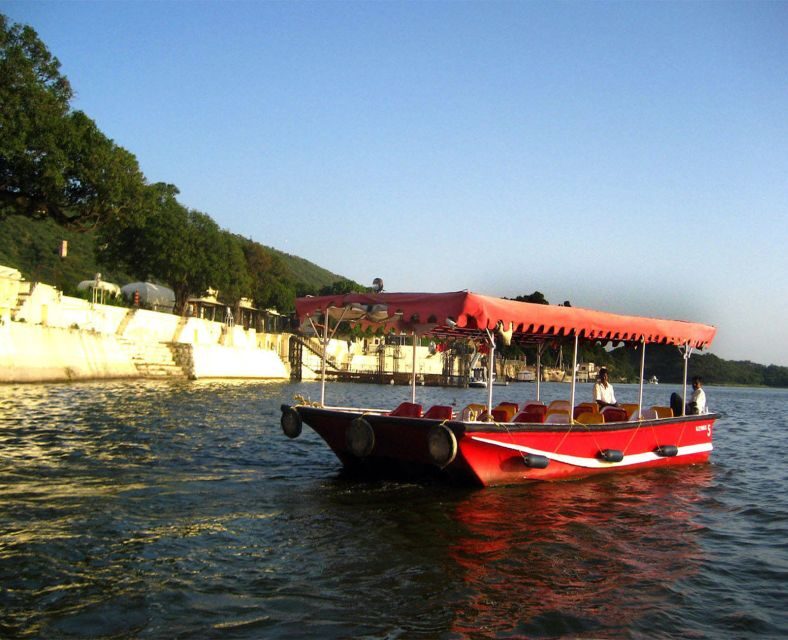 Udaipur: Evening Boat Ride with Puppet Show and Dinner - A Detailed Look at the Udaipur Evening Experience