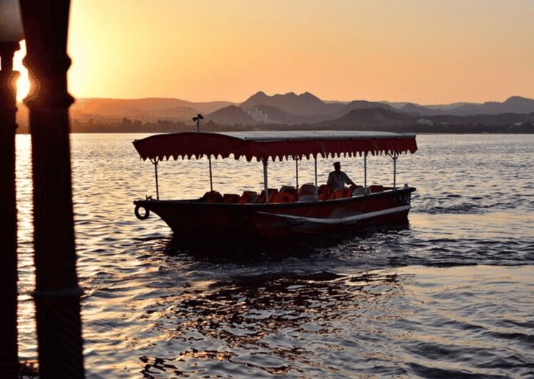Udaipur: Guided Walking Tour of Ghats with Boat Ride - Key Points
