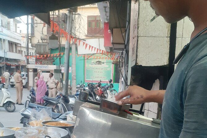 Udaipur Heritage City and Local Market Walking tour - Key Points