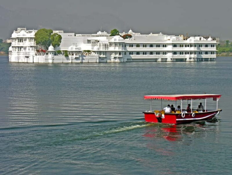 Udaipur: Lake Pichola Boat Trip - A Detailed Look at the Udaipur Lake Pichola Boat Trip