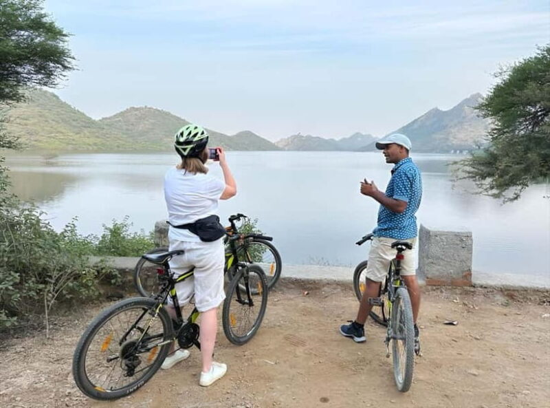 Udaipur: Private Lake Loop Bicycle Tour with Refreshments - Key Points