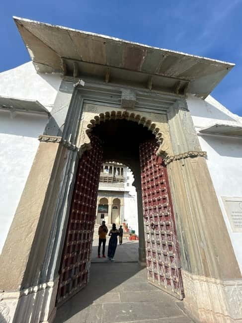 Udaipur: Sajjangarh Monsoon Palace Day Trip with Tickets - Key Points