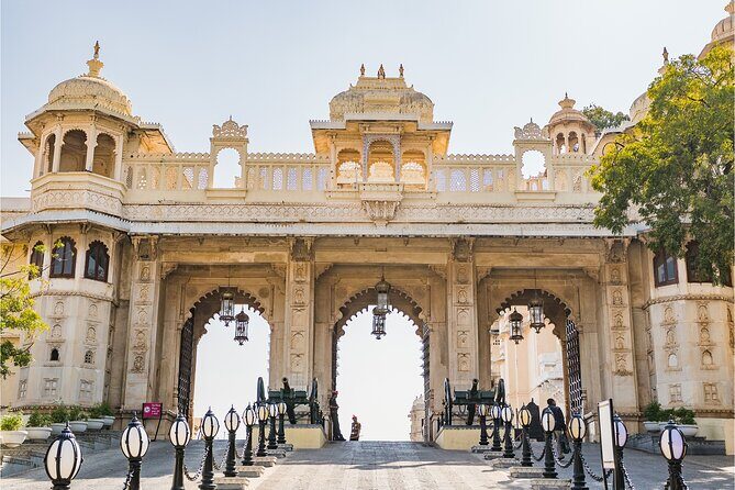 Udaipur Sightseeing Tour Package with Guide and Private Taxi - Key Points