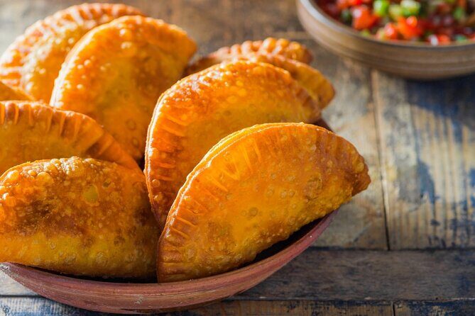 ULTIMATE STREET FOOD TASTING & FULL CITY TOUR with a PRO GUIDE - Key Points