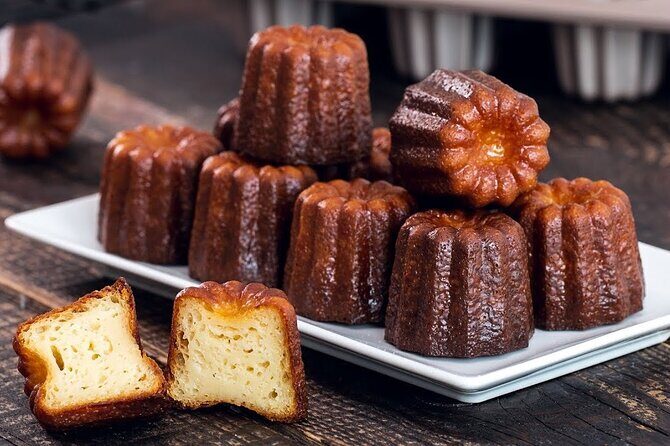 Ultimate Tastes and Tales Tour: Day of Pastries, Stories, Flavors - Walking along Rue Sainte-Catherine