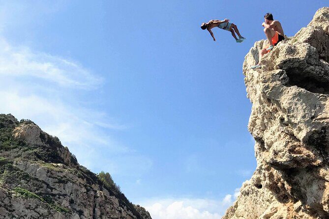 Uncharted Marine Reserve Cave, Snorkel & Cliff Jumping Kayak Tour - A Close Look at the Tour Experience