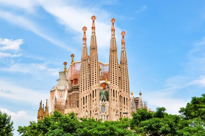 Uncover Sagrada Familia: Gaudís Designs and Museum Exhibits - Key Points
