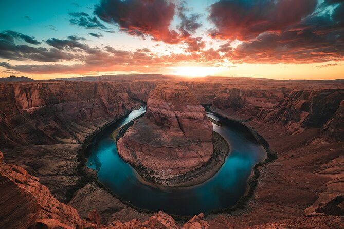 Under the Sky of the Great West Antelope Canyon and Horseshoe Bend - Key Points