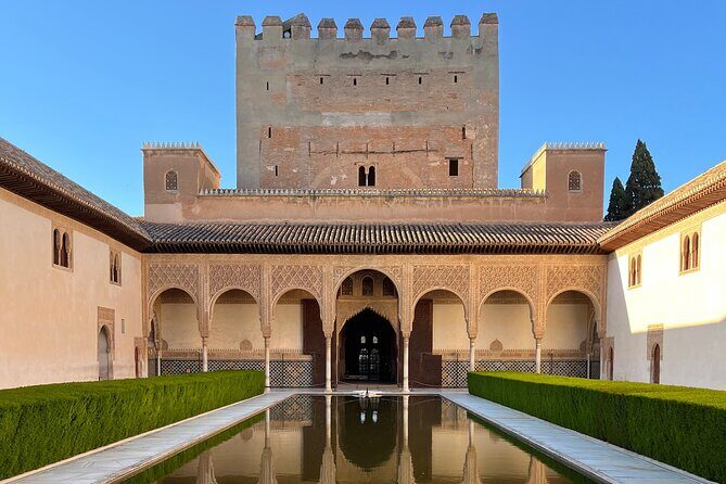 Unforgettable Alhambra Tour: group tour - Exploring the Tours Highlights in Depth