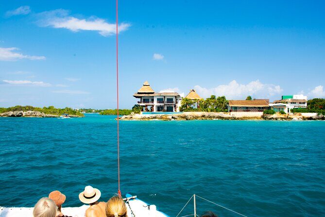 Unforgettable Catamaran Cruise from Cancun to Isla Mujeres - A Practical Breakdown of the Experience