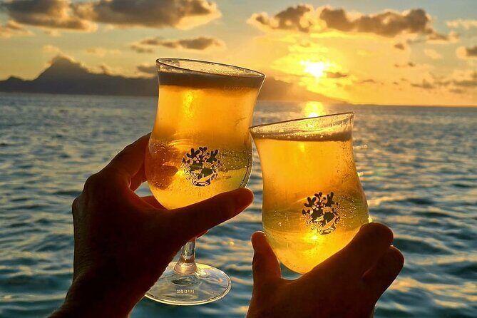 Unforgettable sunset against Moorea - Unforgettable Sunset Against Moorea