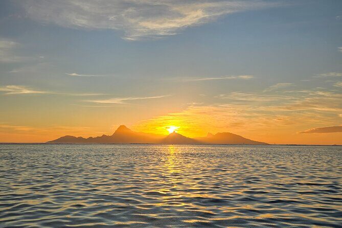 Unforgettable sunset against Moorea - The Details of the Sunset Cruise Experience