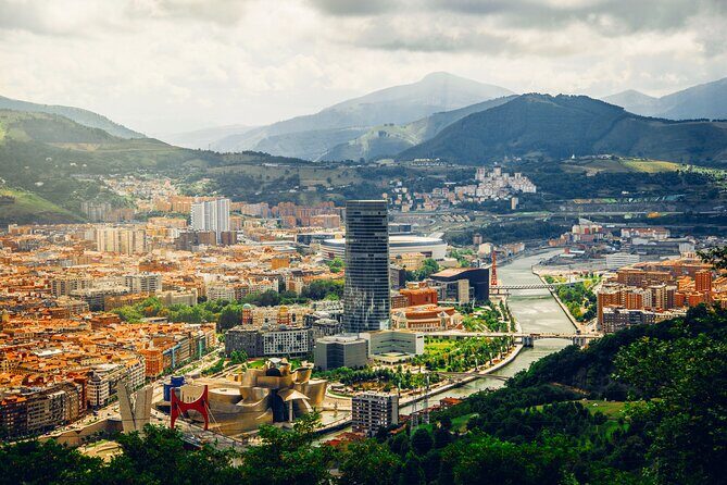 Unique Landmarks of Bilbao  Walking Tour for Couples - A Closer Look at the Tour Experience