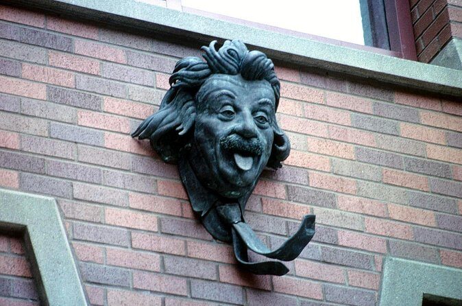 University of Oregon Scavenger Hunt and Escape Game - Authentic Experiences and Fun Facts