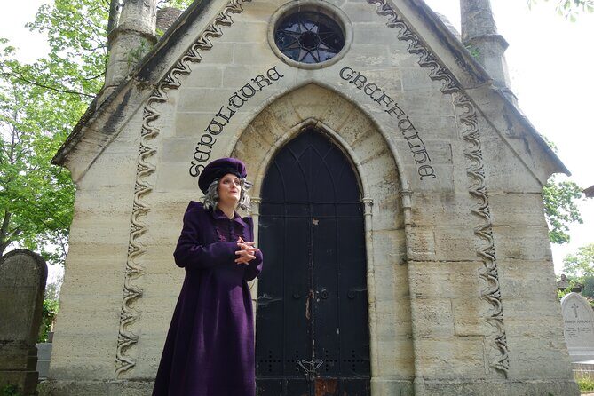 Unusual 2-hour guided tour of the Père Lachaise cemetery - Unique 2-Hour Guided Tour of Père Lachaise Cemetery: A Charmingly Different Way to Experience Paris