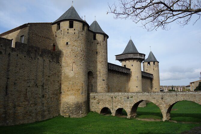Unusual guided tour of Carcassonne at the time of the Builders - Discover Carcassonne Through the Eyes of a 13th-Century Builder