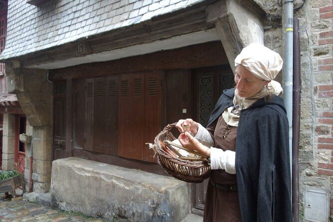 Unusual guided tour of Dinan immersed in the Middle Ages - Frequently Asked Questions