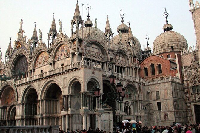 Unusual Perspectives of St Mark's Basilica and Museum - FAQs