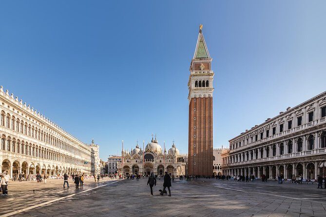 Unusual Venice Walking Tour through Rialto & Gondola Experience - Detailed Review of the Unusual Venice Walking Tour through Rialto & Gondola Experience