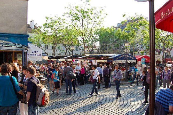 Unusual walking tour of Montmartre and local wine tasting - 2H - A Closer Look at the Montmartre Walking Tour
