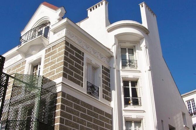 Unusual walking tour of Montmartre and local wine tasting - 2H - FAQ