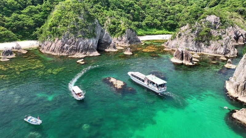 Uradome Coast Island Tour Pleasure Boat (Tottori) - The captain’s role adds value to a short scenic outing