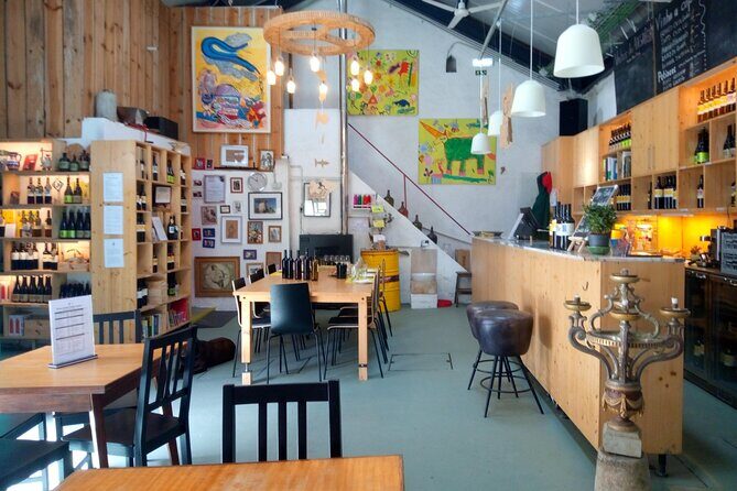 Urban winery tour, premium tasting flight & tapas - FAQ