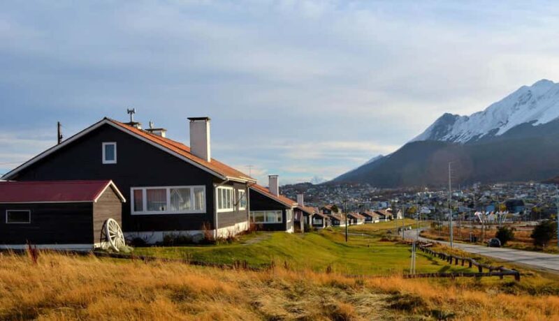 Ushuaia City Tour: Vespertine Tour with Dinner - Key Points