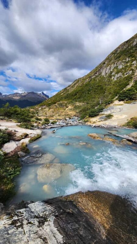Ushuaia: Laguna Esmeralda Guided Trek with Box Lunch - In-Depth Look at the Experience